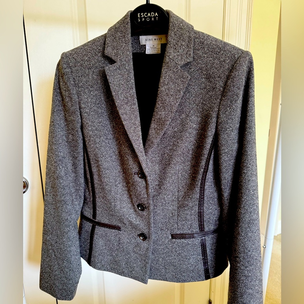 Nine West blazer, wool/silk with leather ornaments, highly professional, 98% new